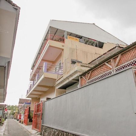 Hotel Spot On 1870 Graha Batu Mulia Exterior foto